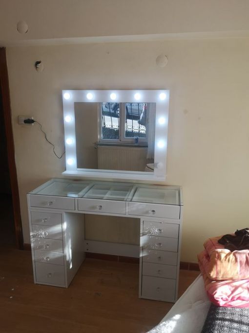 İlke Mobilya olarak, Avcılar’ın tüm mahallelerine profesyonel marangozluk hizmeti getiriyoruz. Mobilyalarınızın kurulumundan en ince tamir işlerine kadar her aşamada, uzman kadromuzla yanınızdayız.