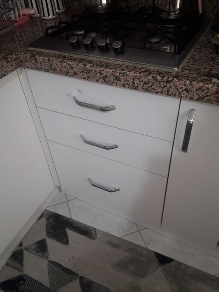 Avcılar’ın kalabalık caddelerinde, deniz havasının neminde veya yeni yapılan modern sitelerinde yaşıyor olabilirsiniz. Evinizin ruhunu yansıtan mobilyalarınız zamanla aşınabilir, taşınma sırasında hasar görebilir veya internetten aldığınız o çok beğendiğiniz dolap karmaşık bir yapboza dönüşebilir.