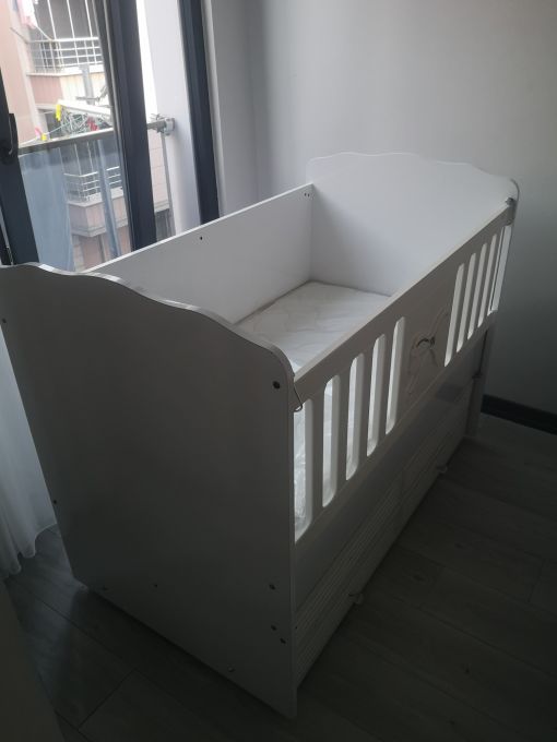  Tahtakale’deki modern dairelerin estetiğini korumak için mobilyaların milimetrik hesaplarla kurulması gerekir. Yanlış yapılan bir montaj, hem mobilyaya zarar verir hem de evinizin şıklığını gölgeler.