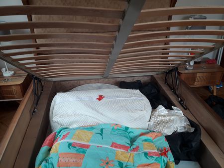 İlke mboilya firması olarak tüm mobilya tamir işlemi yapıyoruz.  Mobilya değişimi her zaman ekonomik değildir. Çoğu zaman küçük bir tamir işlemi ile dolaplarınız ilk günkü sağlamlığına kavuşabilir.