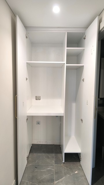 Banyonuz İçin Doğru Dolap, Doğru Usta Eğer banyonuz için hem estetik hem de kullanışlı bir banyo dolabı yaptırmak istiyorsanız, ilkemtm olarak yanınızdayız. Ölçü alımından montaja kadar tüm süreci profesyonelce yönetiyoruz.