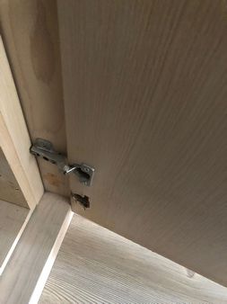  Yeni bir gardırop veya mutfak dolabı takımı almak bugünlerde ciddi bir maliyet demektir. Oysa ki;  Ray Değişimi: Çekmeceleriniz takılıyorsa,  Menteşe Ayarı: Dolap kapaklarınız tam kapanmıyorsa,  Gövde Güçlendirme: Mobilyanız sallanıyorsa, Komple değişim yerine tamir yoluna gitmek bütçenizi korur. Altınşehir'deki atölye imkanlarımız ve yerinde servisimizle mobilyalarınıza 