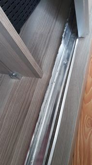  Taşınma ve yenileme süreçlerinde mobilya montaj hizmetleri büyük önem taşır. Demonte ürünlerin doğru şekilde kurulması ve kapak ayarlarının yapılması uzun ömürlü kullanım sağlar.  Zamanla oluşan kapak sarkmaları, menteşe arızaları ve bağlantı gevşemeleri profesyonel mobilya tamir hizmetleri ile giderilebilir. Bu sayede mevcut mobilyalar yenilenerek tekrar kullanıma kazandırılır.