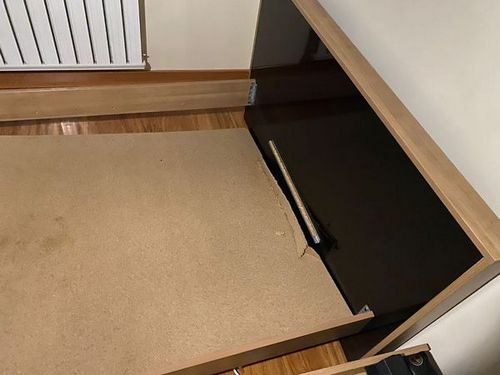  Başakşehir’de taşınma oranı yüksek olduğu için mobilya montaj ve sökme hizmetleri sık talep edilir. Demonte mobilyaların doğru şekilde kurulumu, uzun ömürlü kullanım için önemlidir. Ayrıca zamanla yıpranan menteşe, ray sistemi, kapak ayarı ve bağlantı noktaları profesyonel müdahale gerektirir.   Mobilya tamir hizmetleri sayesinde mevcut ürünler yenilenir, maliyetli değişimlerin önüne geçilir ve kullanım ömrü uzatılır.