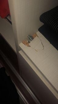 İkitelli OSB Mobilya Tamir Hizmetleri: İş Akışınız Aksamasın Sürekli kullanılan ofis mobilyaları, ev mobilyalarına göre çok daha hızlı deforme olabilir. İlke Mobilya, İkitelli OSB Mahallesi’ndeki işletmelerin mobilya arızalarını yerinde ve hızlı bir şekilde gidererek iş akışının kesilmesini önler. Ofis Koltuğu ve Mekanizma Tamiri: Amortisörü bozulan, tekerleği kırılan veya yaslanma mekanizması çalışmayan ofis koltuklarını çöpe atmak yerine tamir ediyoruz.