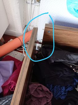  Mobilyalarınızın menteşesi mi kırıldı? Çekmeceniz mi takılıyor? Şahintepe’de yeni mobilya maliyetlerine girmeden, mevcut eşyalarınızı İlke Mobilya ustalığıyla tamir ettirebilirsiniz.  Menteşe ve Ray Değişimi: Sarkan mutfak kapakları, tam kapanmayan gardıroplar ve rayından çıkan çekmeceleri, en kaliteli yedek parçalarla yerinde onarıyoruz.