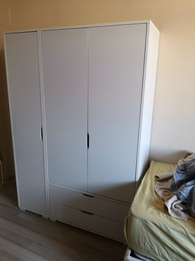  Mobilya montajı uzmanlık gerektiren teknik bir iştir. Yanlış yapılan kurulumlar zamanla kapak düşmesine, gövde eğilmesine, ray bozulmasına ve kullanım zorluğuna sebep olur. Bu nedenle Beylikdüzü'nde montaj ve tamir işlemlerinde deneyimli marangoz desteği almak uzun vadede hem maliyet hem güvenlik açısından avantaj sağlar.