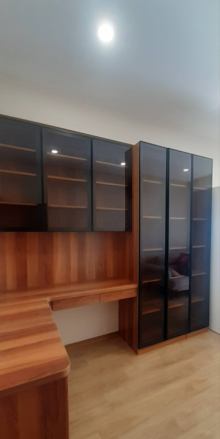  Çalışma Masası İmalatı | Özel Ölçü ve Fonksiyonel Tasarımlar Günümüzde evden çalışma, home ofis ve kişisel çalışma alanlarının artmasıyla birlikte çalışma masası imalatı ihtiyaca özel çözümler gerektirmektedir. ilkemtm olarak; ergonomik, dayanıklı ve estetik çalışma masalarını tamamen mekâna ve kullanım amacına uygun şekilde üretiyoruz. Neden ilkemtm? Özel ölçü ve kişiye özel üretim Kaliteli malzeme ve temiz işçilik Mekâna uygun fonksiyonel tasarım Zamanında teslimat ve montaj desteği Siz de çalışma alanınızı daha verimli ve konforlu hale getirmek istiyorsanız, ilkemtm çalışma masası imalatı hizmetimizle iletişime geçebilirsiniz. İhtiyacınıza en uygun tasarımı birlikte planlayalım.