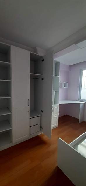  Kaliteli Malzeme ve Usta İşçilik ilkemtm olarak çalışma masası imalatında mobilya gövdelerinde ağırlıklı olarak suntalam ve mdflam kullanıyoruz. Kapak ve detaylarda ise tasarıma göre farklı yüzey seçenekleri sunarak uzun ömürlü ve sağlam ürünler üretiyoruz.