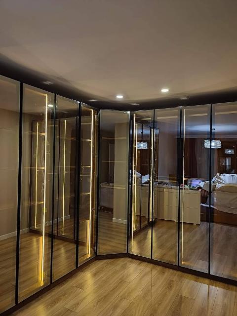  Elbise Dolabı (Gardırop) İmalatı Yaşam alanlarında düzen, konfor ve estetik sağlayan elbise dolapları ve gardıroplar, doğru planlama ve kaliteli işçilikle üretildiğinde uzun yıllar sorunsuz kullanım sunar. ilkemtm olarak, mekâna ve kullanıcı ihtiyacına özel elbise dolabı gardırop imalatı hizmeti veriyoruz.