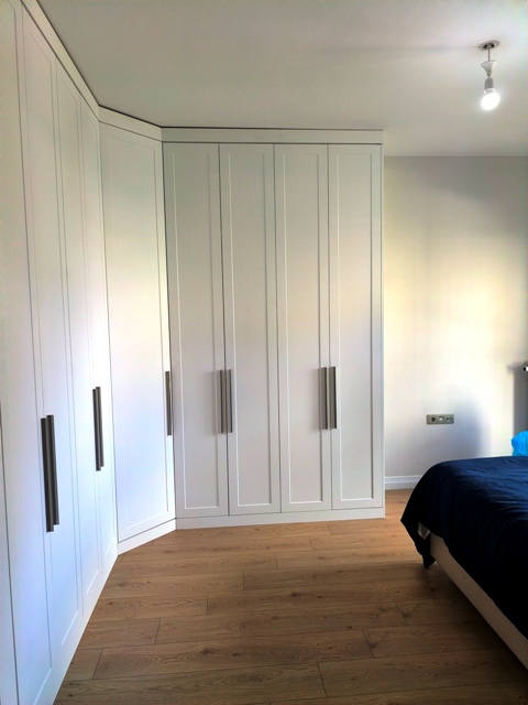  Özel Ölçü Gardırop İmalatı Hazır dolaplar her zaman alanı verimli kullanmaz. Bu nedenle ilkemtm, odanın ölçülerine birebir uyumlu, tavana kadar değerlendirilen özel ölçü gardırop imalatı gerçekleştirir. Her detay kullanım alışkanlıklarına göre planlanır.