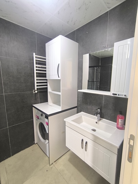  Esenyurt akevler mahallesi özel ölçü banyo dolabı imalatımız teslim edildi. 