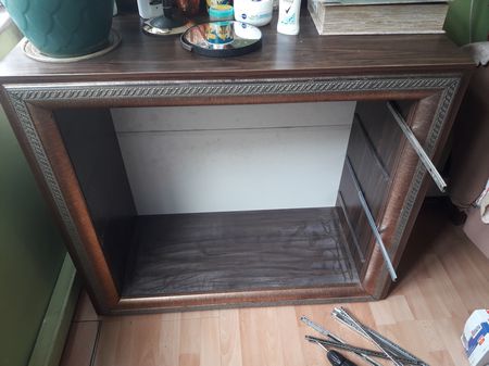  Mobilyalarınızda oluşan küçük arızalar zamanında müdahale edilmezse büyüyebilir. Ekonomik tamir çözümleri ile mevcut mobilyalarınızı yenileyerek kullanım ömrünü uzatıyoruz.   Menteşe değişimi Çekmece ray değişimi Kapak ayarı Ray sistemi tamiri Su almış dolap onarımı