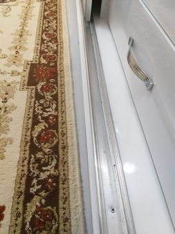 Atakent’te Neden Profesyonel Mobilya Tamiri?/İlke Mobilya Mobilyalar evin hem estetik hem de işlevsel parçalarıdır. Özellikle: Mutfak dolapları Gardıroplar Banyo dolapları TV üniteleri Vestiyerler Çekmeceli komodin ve şifonyerler. sürgülü ray kapak tamiri, kapak teker değişmi