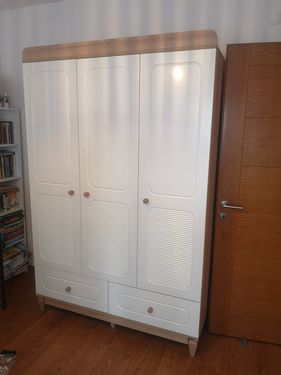  Esenyurt Atatürk Mahallesi'nde taşınma oranı yüksektir. İlke Mobilya montaj firması olarak güvenli sabitleme teknikleri ve temiz çalışma prensibi ile montaj hizmeti sağlıyoruz.  Gardırop kurulum ve sökme Elbise dolabı montajı Mutfak dolabı montajı Kahve köşesi dolabı montajı TV ünitesi sabitleme Duvara monte dolap kurulumu Kitaplık kurulumu