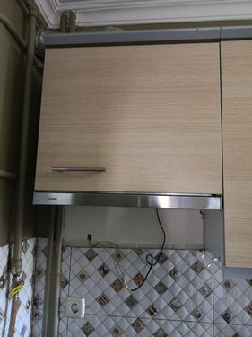 Kapak düşmesi, menteşe bozulması, ray sistemi arızaları gibi sorunlarda ekonomik çözümler üretiyoruz. Yeni mobilya almak yerine mevcut mobilyanızı yenileyerek bütçenizi koruyabilirsiniz. Mobilyalarınız zamanla yıpranabilir, parçaları bozulabilir. Ancak doğru müdahale ile onları yenilemek mümkündür. Güzelyurt Mahallesi tamir servisimizle mobilyalarınızı çöpe gitmekten kurtarıyoruz