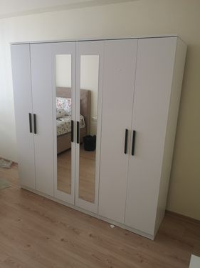  İncirtepe Mahallesi’ndeki evlerin yapısına ve taşınma dinamiklerine hakim bir ekip olarak, montaj sürecinde oluşabilecek tüm riskleri sıfıra indiriyoruz:  Marka Ayırt Etmeksizin Kurulum: IKEA, Vivense, Koçtaş, Trendyol veya yerel mobilyacılardan aldığınız; gardırop, şifonyer, kitaplık ve portmanto gibi tüm demonte ürünlerin montajı.  Yatak Odası ve Gardırop Montajı: Büyük gövdeli dolapların kapak ayarlarını ve gövde terazisini yaparak, mobilyanın zamanla öne eğilmesini veya kapakların sürtmesini engelliyoruz.