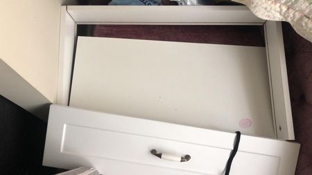 Mehmet Akif Ersoy Mahallesi Mobilya Tamir ve Onarım Çözümleri/İlke Mobilya Mobilyalarınız zamanla yıpranabilir, taşınma sırasında darbe alabilir veya yoğun kullanım nedeniyle menteşe yuvaları aşınabilir. Mehmet Akif Ersoy Mahallesi tamir servisimizle, mobilyalarınızı çöpe atmak yerine onları ilk günkü sağlamlığına kavuşturuyoruz: Menteşe ve Kapak Onarımı: Sarkan mutfak kapakları, kapanmayan banyo dolapları ve yerinden oynayan menteşe yuvalarının teknik dolgu yöntemleriyle güçlendirilmesi ve parça değişimi.