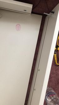  Mobilyalarınızın eskimesi veya mekanizmalarının bozulması onları çöpe atmanız gerektiği anlamına gelmez. Mehterçeşme Mahallesi tamir servisimizle, anısı olan veya yüksek maliyetli eşyalarınızı hayata döndürüyoruz:  Menteşe ve Kapak Onarımı: Sarkan mutfak kapakları, kapanmayan banyo dolapları ve yerinden oynayan menteşe yuvalarının teknik dolgu yöntemleriyle güçlendirilmesi.