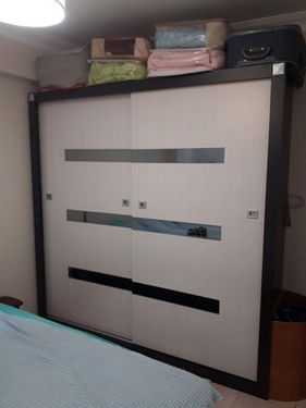 Esenyurt Mevlana mahallesi Profesyonel Mobilya Montaj Hizmetleri Mevlana Mahallesi’ndeki modern daire yapısına uygun, yeni nesil mobilyaların kurulumu uzmanlık gerektirir. Paketinden yeni çıkan gardıroplardan karmaşık TV ünitelerine kadar her ürünü hatasız kuruyoruz: Marka Mobilya Kurulumu: IKEA, Vivense, Enza Home, Kelebek ve Trendyol gibi markaların tüm demonte ürünlerini (gardırop, şifonyer, kitaplık, portmanto) profesyonelce monte ediyoruz.