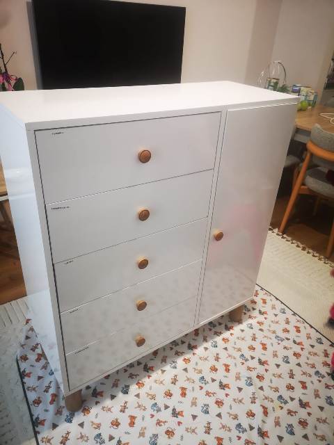  Firmamız, Esenyurt genelinde gardırop, mutfak dolabı, banyo dolabı, TV ünitesi, çalışma masası, kitaplık, vestiyer ve benzeri tüm mobilyaların kurulumunu profesyonel ekipman ve deneyimli ustalar ile gerçekleştirmektedir. Montaj sürecinde ürün parçaları dikkatlice kontrol edilir, bağlantı noktaları sağlamlaştırılır ve zemine uygun sabitleme işlemleri yapılır.