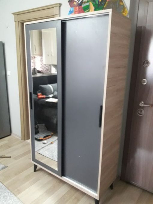 Esenyurt Süleymaniye Mahallesi Kurumsal ve Bireysel Mobilya Montaj Çözümleri Süleymaniye Mahallesi’nin karma yapısı gereği, hem ev tipi modern mobilyalarda hem de ağır hizmet tipi ofis ünitelerinde uzmanlığımızı konuşturuyoruz: Ofis ve İş Yeri Kurulumu: Bölgedeki işletmeler için çalışma masaları, dosya dolapları ve toplantı ünitelerinin iş akışını bozmadan hızlıca montajı. Modern Ev Mobilyaları Kurulumu: IKEA, Vivense, Trendyol ve benzeri platformlardan alınan; montaj şeması karışık veya parçası çok olan tüm ürünlerin profesyonelce toplanması.