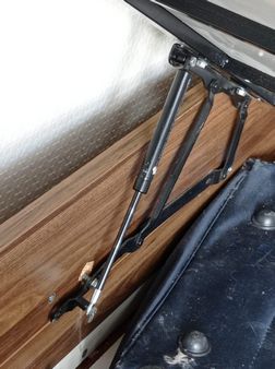 Esenyurt Sultaniye Mahallesi Mobilya Tamir ve Onarım Çözümleri Eskiyen veya fonksiyonunu yitiren mobilyalarınızı çöpe atmayın. Sultaniye Mahallesi tamir servisimizle, mobilyalarınızı ilk günkü sağlamlığına kavuşturuyoruz: Menteşe ve Kapak Onarımı: Sarkan mutfak kapakları, kapanmayan banyo dolapları ve yerinden oynayan menteşe yuvalarının teknik dolgu yöntemleriyle güçlendirilmesi.