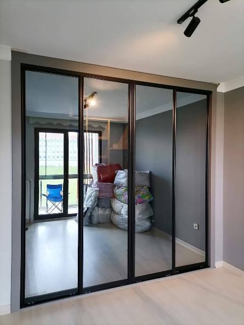  Giyinme Odası Dolabı İmalatı Giyinme odası, evin düzenini ve kullanım konforunu doğrudan etkileyen özel bir alandır. İlkemtm olarak, tamamen mekâna ve kullanıcı ihtiyaçlarına göre özel ölçü giyinme odası dolabı imalatı yapıyoruz.