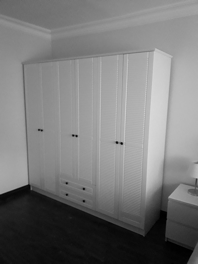 Günümüzee internet üzerinden satınan hazır paket mobilyalar, doğru montaj yapılmadığında kısa sürede sorun çıkarabilmektedir. İnternetten (IKEA, Vivense, Trendyol vb.) sipariş ettiğiniz veya yapı marketlerden aldığınız demonte mobilyalar sizi yormasın! Eksik parça, karmaşık kurulum şemaları ve montaj hatalarıyla uğraşmanıza gerek kalmadan firmamız güvencesi altında mobilyalarınız kurulumunu profesyonel ekibimiz sizin yerinize özenle ve titizlikle kurulum işlemini yerine getirecektir. 