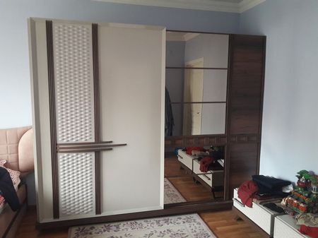  Küçükçekmece’de evinizi yeniliyor, yeni bir eve taşınıyor veya yıllardır kullandığınız mobilyalarınızda küçük arızalar mı yaşıyorsunuz? Sefaköy’ün kalabalık sokaklarından Atakent’in modern rezidanslarına kadar, Küçükçekmece’nin her mahallesinde İlke Mobilya kalitesini kapınıza getiriyoruz