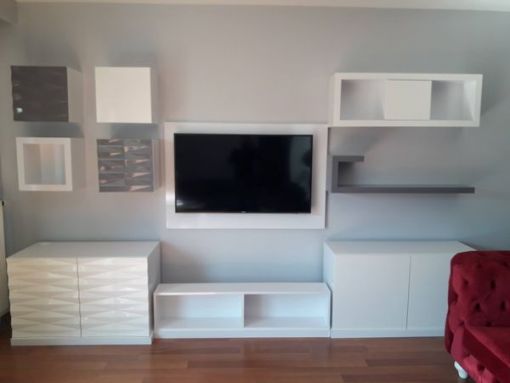  3. Bölge’de yeni taşınmalarla birlikte montaj ihtiyacı artmaktadır. Özellikle:  Yatak odası takımı montajı Çocuk odası dolap kurulumu Kahve köşesi dolabı montajı Gardırop montajı Şifonyer kurulumu Kitaplık ve çalışma masası montajı Duvara sabitlenen ünite sistemleri Duvara monte edilen ürünlerde doğru bağlantı sistemi kullanılması güvenlik açısından önemlidir. Özellikle duvara sabitlenen ürünlerde doğru dübel ve bağlantı sistemi kullanılmazsa güvenlik riski oluşabilir. Profesyonel montaj bu noktada kritik önem taşır.