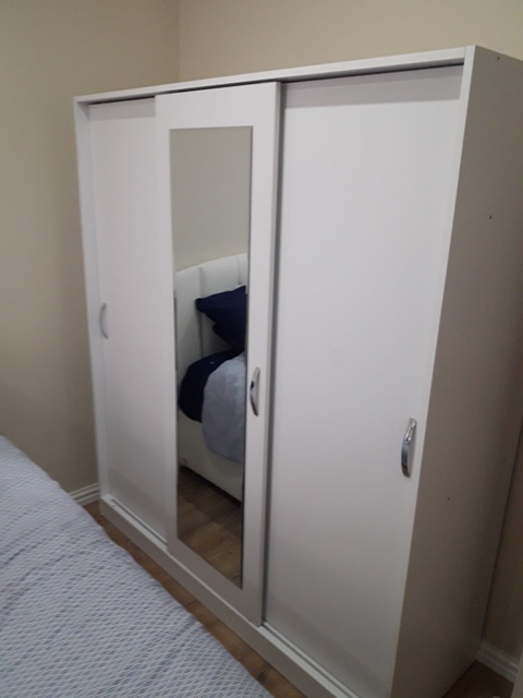  Mobilya Montajında Neden Profesyonel Hizmet Gerekir? Yanlış yapılan montajlar; kapak ayarsızlığı, gövde bozulmaları, kısa sürede gevşeme ve kullanım sırasında sorunlara yol açar. İlkemtm mobilya montaj hizmeti sayesinde;  Mobilyalarınız terazisinde ve düzgün şekilde monte edilir Kapak, menteşe ve ray ayarları kusursuz yapılır Duvara sabitleme işlemleri güvenli şekilde uygulanır Mobilyanın ömrü uzar, kullanım konforu artar