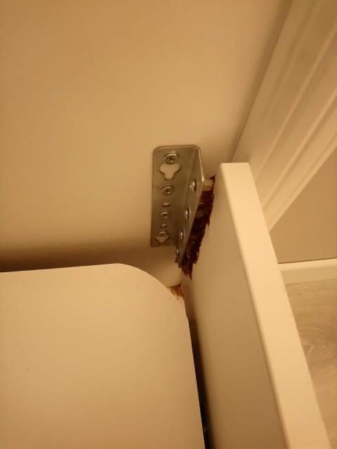  Mobilyalarınızı Atmayın, Tamir Ettirin Küçük bir arıza zamanla daha büyük sorunlara yol açabilir. Erken yapılan mobilya tamiri, maliyeti düşürür ve mobilyanızın kullanım süresini uzatır. Ev veya iş yerinizde hasarlı mobilyalarınız varsa, profesyonel destek alarak güvenle kullanmaya devam edebilirsiniz. Mobilya Tamir Hizmeti İçin Bizimle İletişime Geçin Hızlı, güvenilir ve uygun fiyatlı mobilya tamir hizmeti sunuyoruz. İhtiyacınıza göre yerinde keşif yaparak en doğru çözümü net şekilde belirliyoruz. Mobilyalarınızı yenilemek yerine doğru şekilde tamir ettirmek istiyorsanız bizimle iletişime geçin.