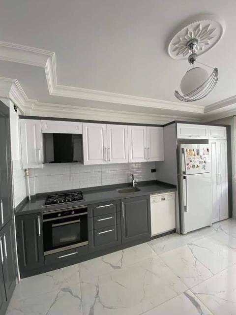  İmalattan Montaja Tek Elden Hizmet ilkemtm olarak mutfak dolabı imalat sürecini baştan sona yönetiyoruz:  Yerinde keşif ve ölçü alma Tasarım ve malzeme seçimi Atölyemizde özel üretim Profesyonel montaj ve teslim Bu sayede müşterilerimiz süreç boyunca muhatap karmaşası yaşamaz.  Neden ilkemtm? Özel ölçü ve ihtiyaca göre üretim Sağlam malzeme ve temiz işçilik Zamanında teslimat