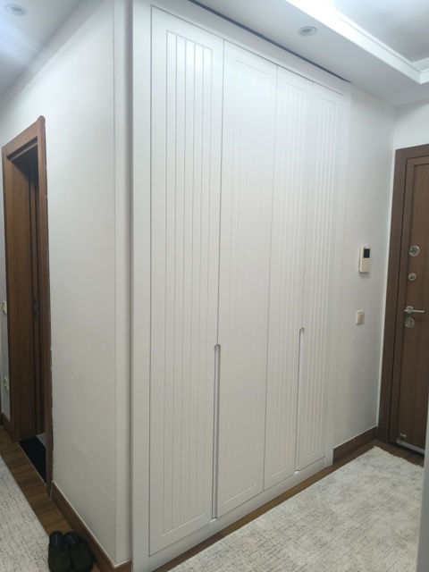  Vestiyer Dolabı İmalatı  Evinizin giriş alanı, hem düzen hem de estetik açısından büyük önem taşır. ilkemtm olarak, yaşam alanlarınıza özel vestiyer dolabı imalatı yapıyor, kullanışlı ve şık çözümler sunuyoruz.