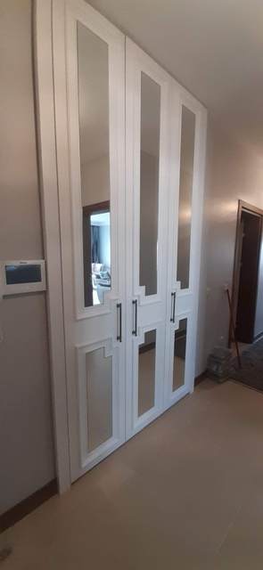  Fonksiyonel Vestiyer Tasarımları  Askılık alanları, ayakkabılık bölmeleri, çekmeceler ve ayna çözümleri ile giriş alanlarınızı daha düzenli ve kullanışlı hale getiriyoruz.   Vestiyer Dolabı Fiyatları  Vestiyer dolabı fiyatları; ölçü, malzeme ve iç donanıma göre değişir. Net fiyat için bizimle iletişime geçerek ücretsiz teklif alabilirsiniz.