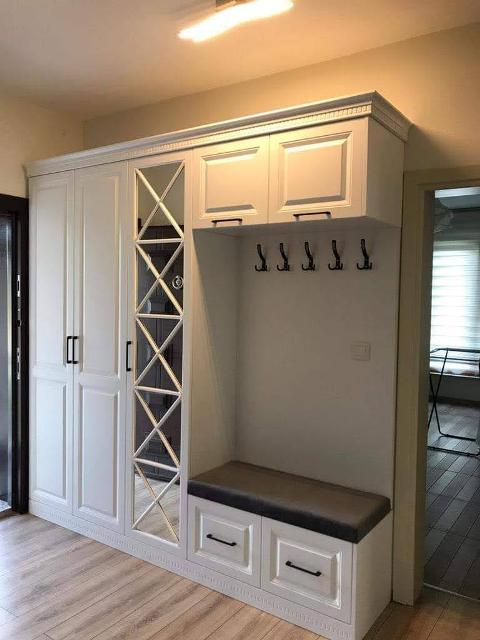  Neden Özel Ölçü Vestiyer Dolabı?  Hazır vestiyer dolapları çoğu zaman alanı tam verimli kullanamaz. Özel ölçü vestiyer dolapları ise mekâna birebir uyum sağlar ve uzun ömürlüdür.   ✔️ Alanı maksimum verimle kullanır ✔️ Ev dekorasyonuna tam uyum sağlar ✔️ Daha sağlam ve dayanıklıdır ✔️ Kişisel ihtiyaçlara göre tasarlanır  Vestiyer Dolabı İmalat Sürecimiz  ✔️ Ücretsiz keşif ve ölçülendirme ✔️ İhtiyaca uygun tasarım ✔️ Kaliteli malzemelerle üretim ✔️ Profesyonel montaj ve teslimat