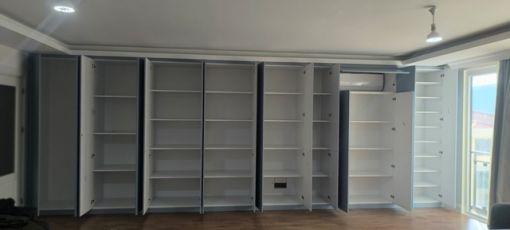  Kaliteli Malzeme ve Sağlam İşçilik Mobilya gövdelerinde ağırlıklı olarak suntalam ve mdflam, kapaklarda ise tercihe göre MDF bazlı çözümler kullanıyoruz. Dayanıklı bağlantı sistemleri ve kaliteli aksesuarlar sayesinde uzun ömürlü mobilyalar üretiyoruz.